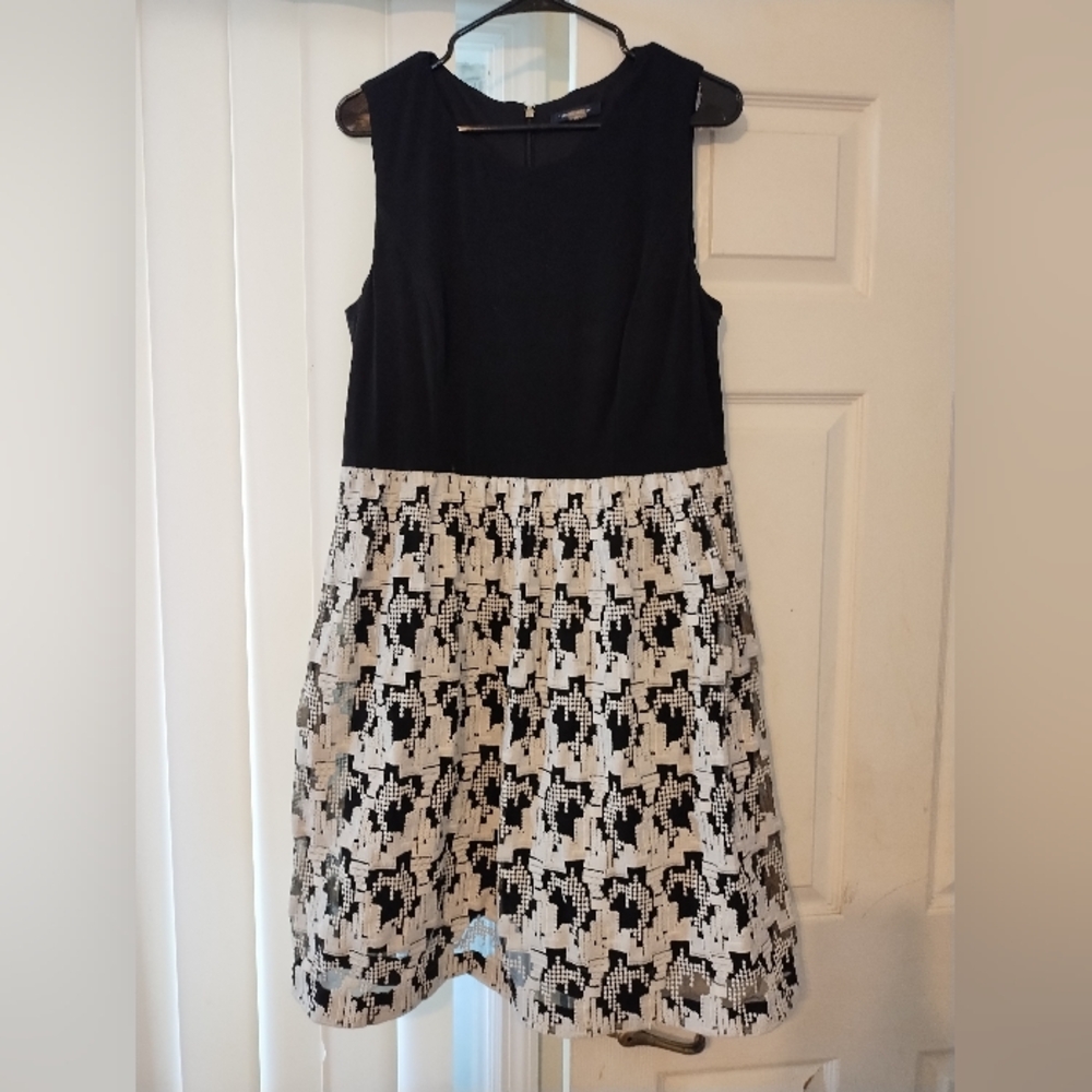 Tommy Hilfiger Midi Dress Black and White Textured Bottom, Lined Size 12
